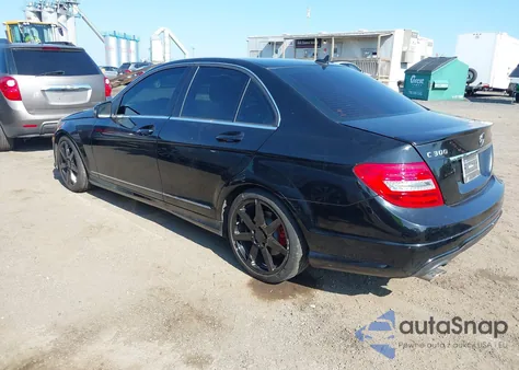 2014 Mercedes-Benz C 300 Luxury 4Matic/Sport 4Matic z USA, uszkodzony, nr VIN WDDGF8AB4EA962188
